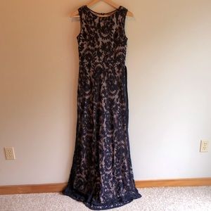 Adrianna Papell floor-length lace overlay sleeveless crew-neck dress size 2